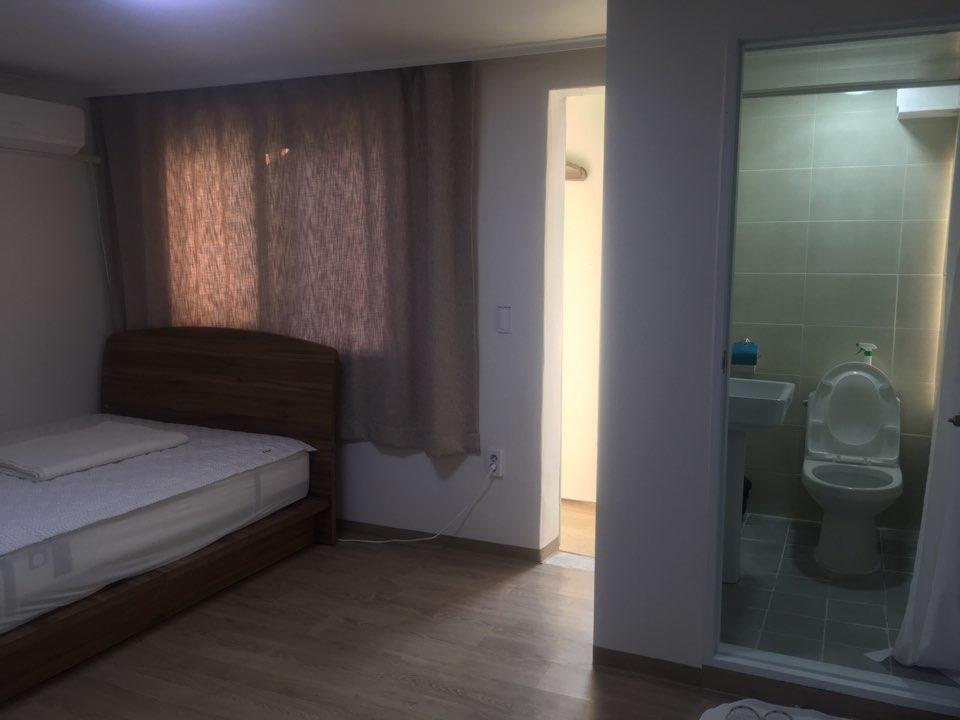 Отель Hongdae Jk House Сеул Экстерьер фото